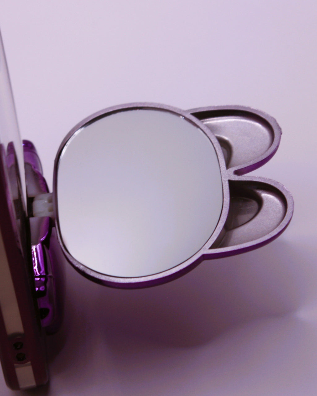 Cute Cat iPhone Cover med Glitter, Holder og Indbygget Makeupspejl – iPhone 12–16 Pro - Lilla